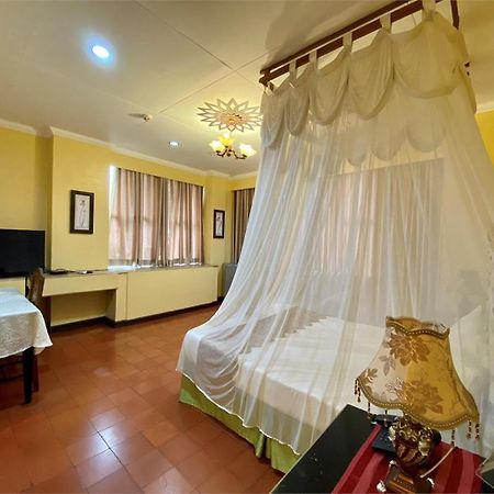 White Knight Hotel Intramuros Маніла Екстер'єр фото