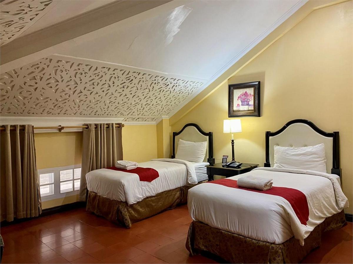White Knight Hotel Intramuros Маніла Екстер'єр фото