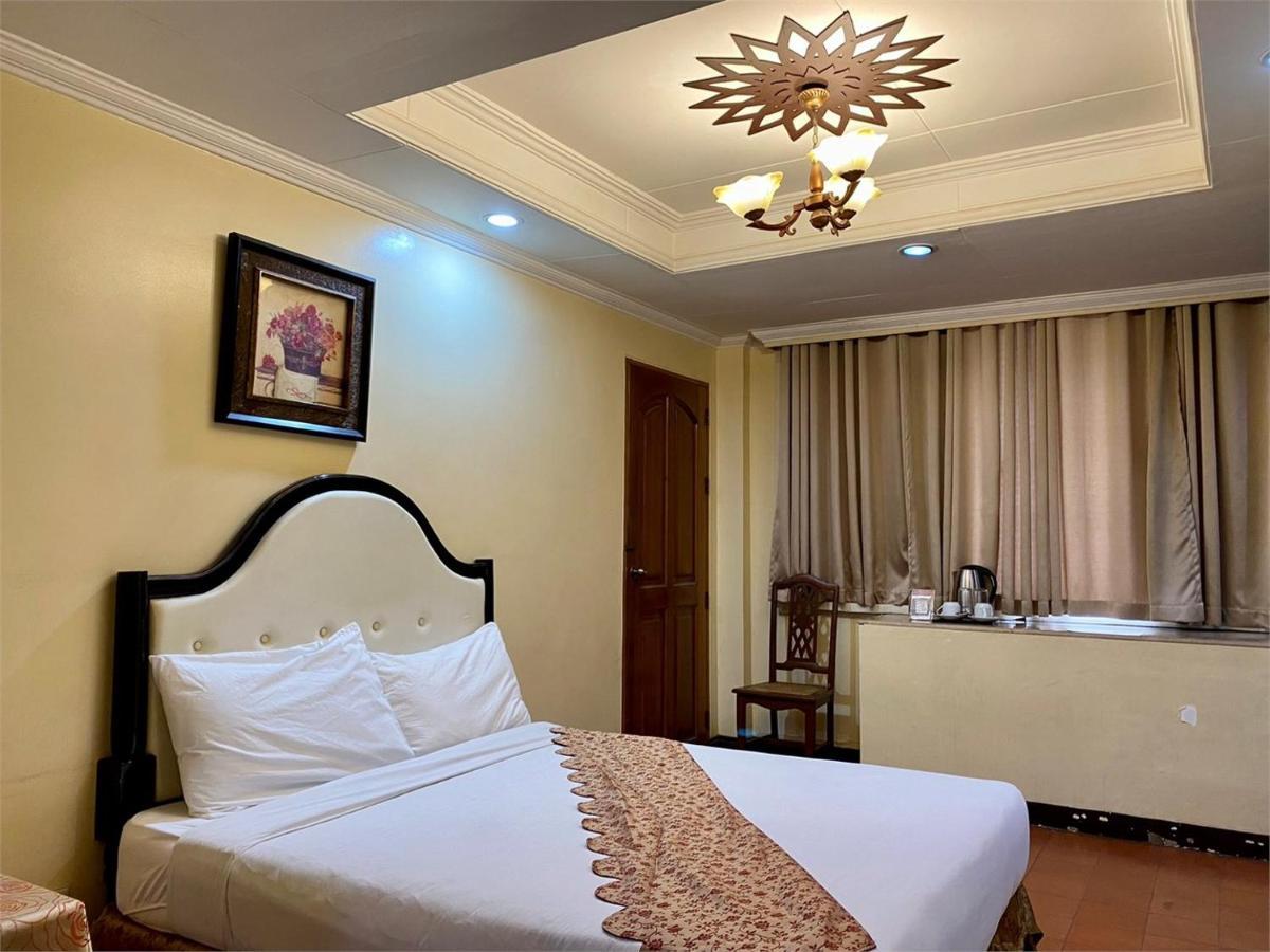 White Knight Hotel Intramuros Маніла Екстер'єр фото