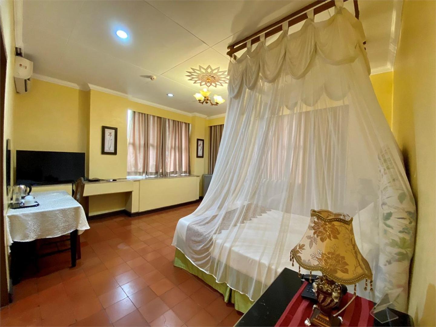 White Knight Hotel Intramuros Маніла Екстер'єр фото