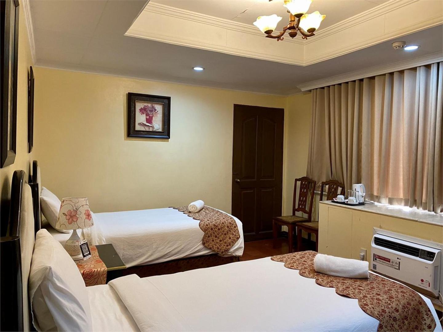 White Knight Hotel Intramuros Маніла Екстер'єр фото