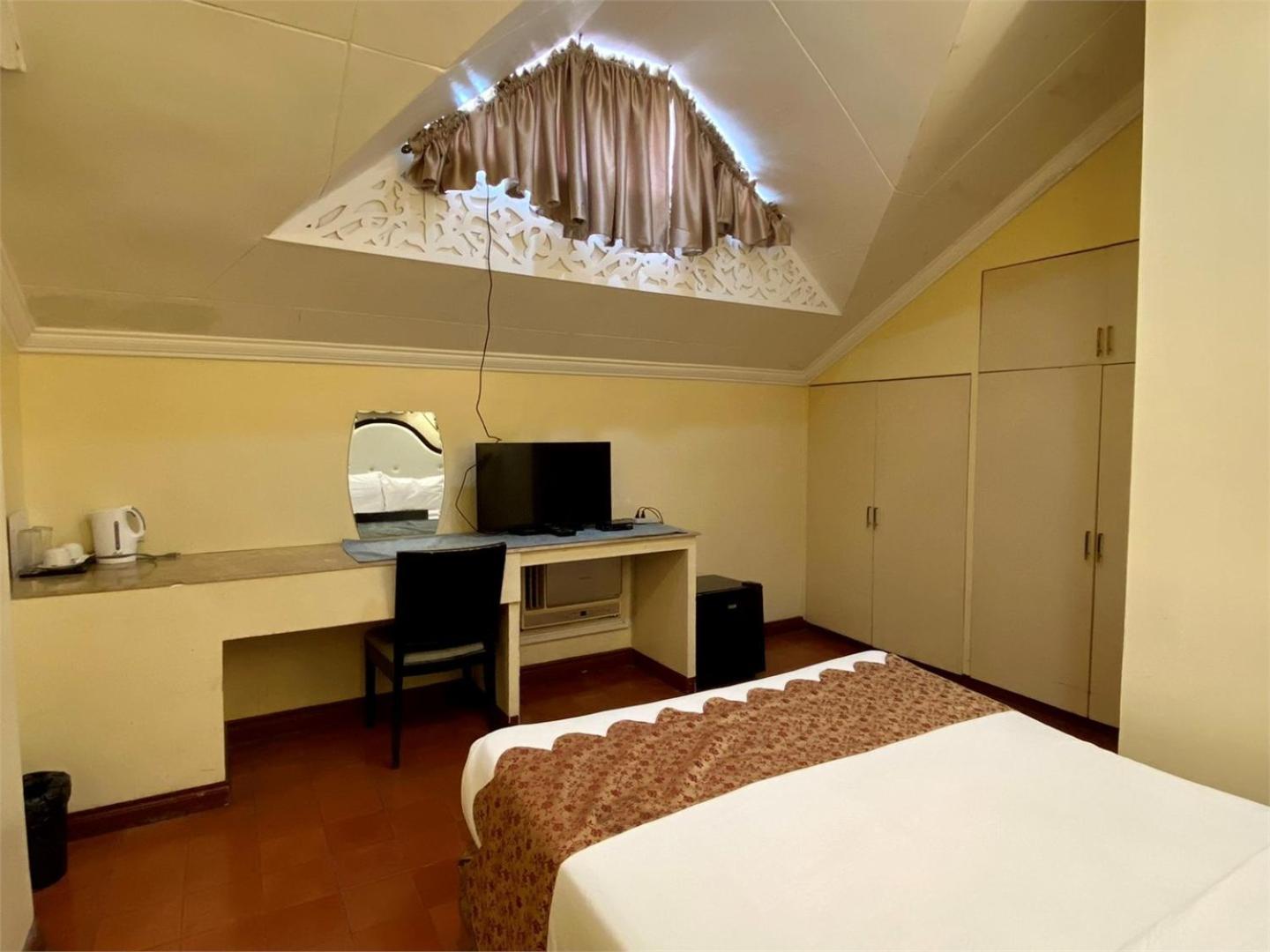 White Knight Hotel Intramuros Маніла Екстер'єр фото