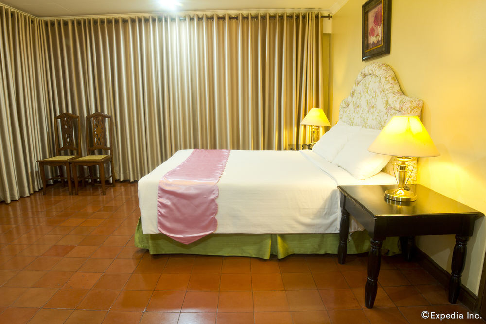 White Knight Hotel Intramuros Маніла Екстер'єр фото