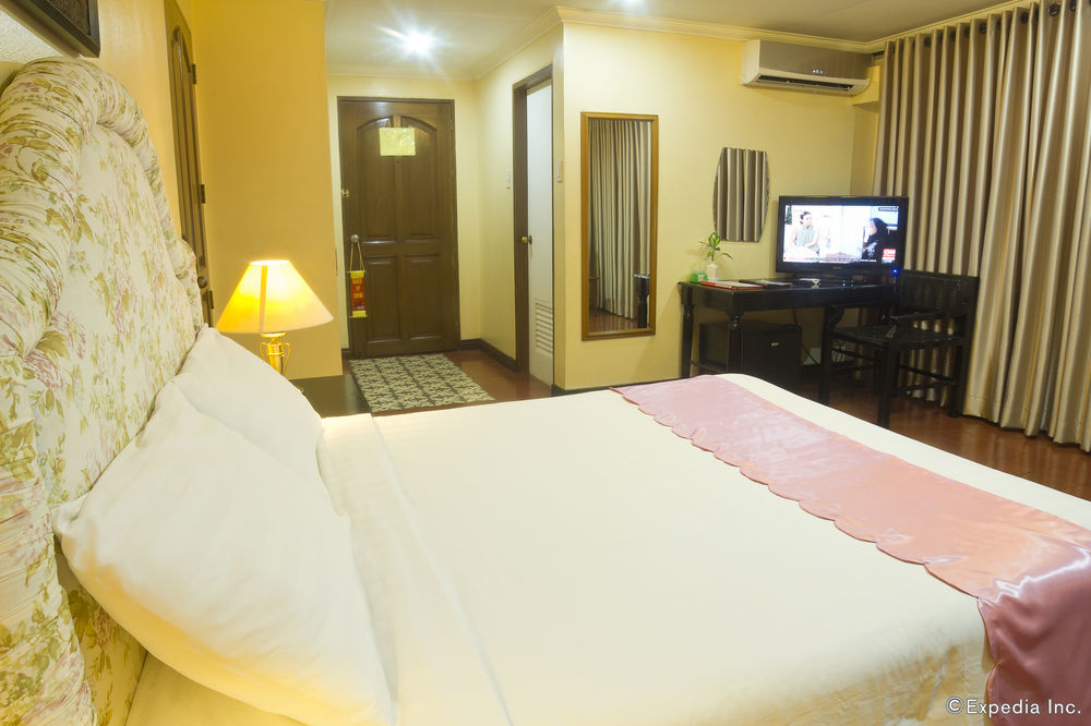 White Knight Hotel Intramuros Маніла Екстер'єр фото
