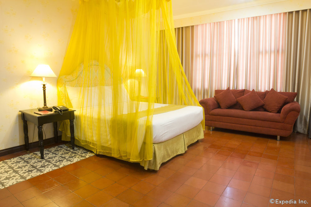 White Knight Hotel Intramuros Маніла Екстер'єр фото
