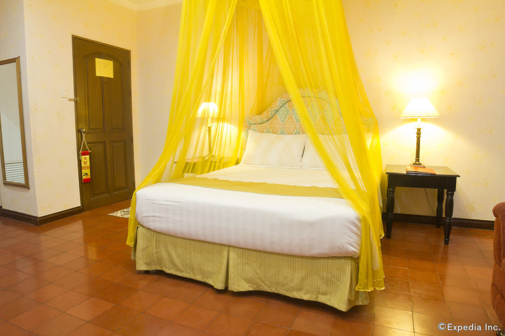 White Knight Hotel Intramuros Маніла Екстер'єр фото