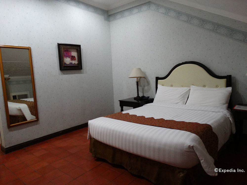 White Knight Hotel Intramuros Маніла Екстер'єр фото