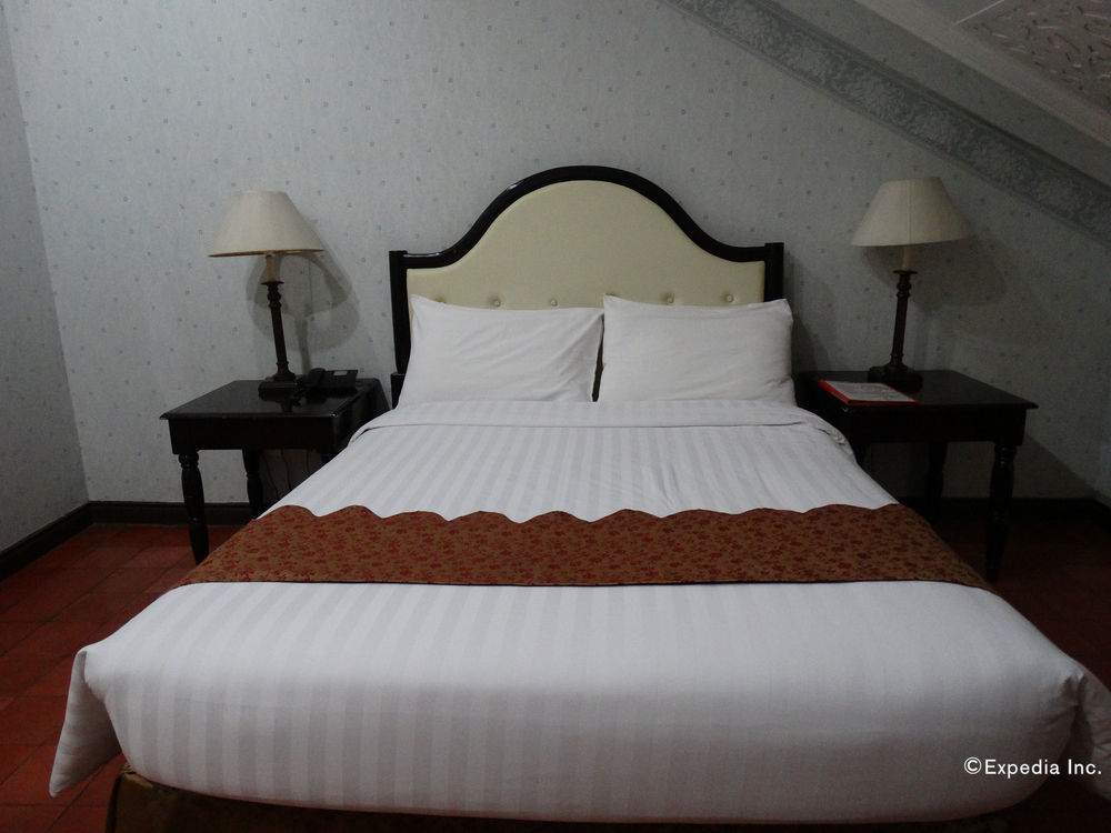 White Knight Hotel Intramuros Маніла Екстер'єр фото