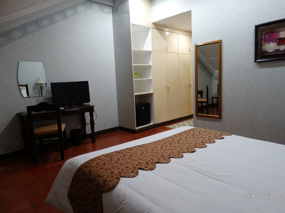 White Knight Hotel Intramuros Маніла Екстер'єр фото