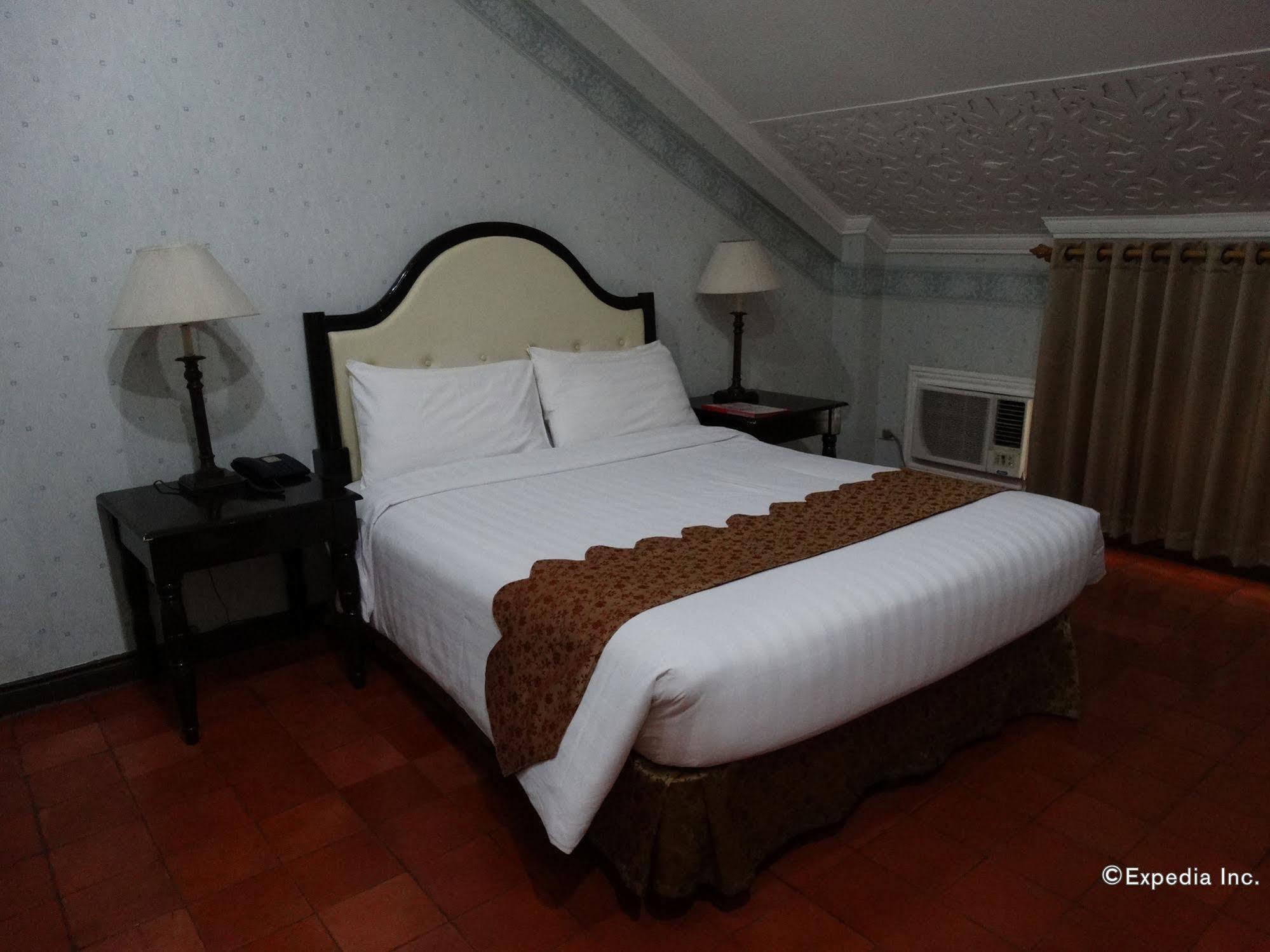 White Knight Hotel Intramuros Маніла Екстер'єр фото