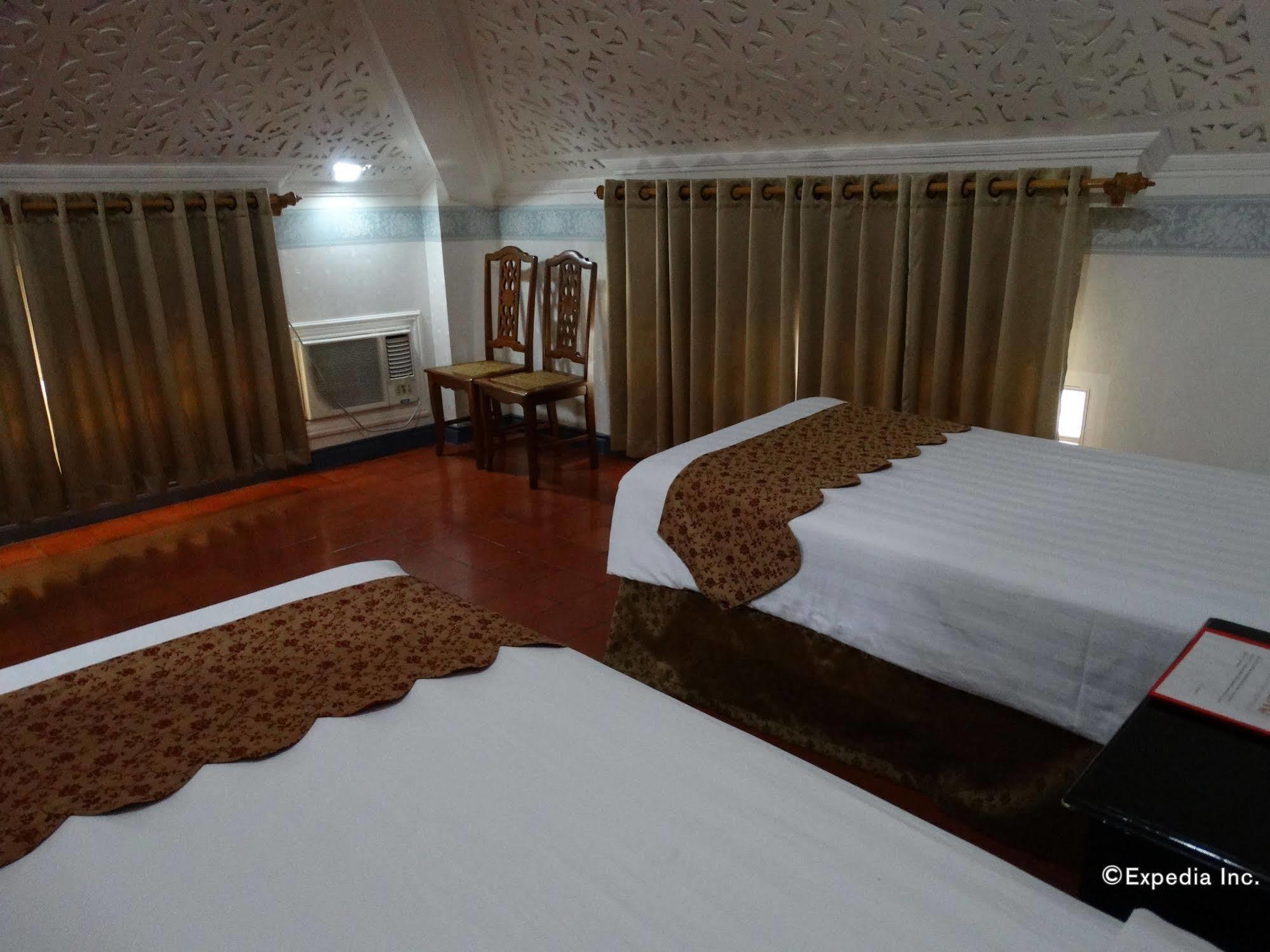 White Knight Hotel Intramuros Маніла Екстер'єр фото