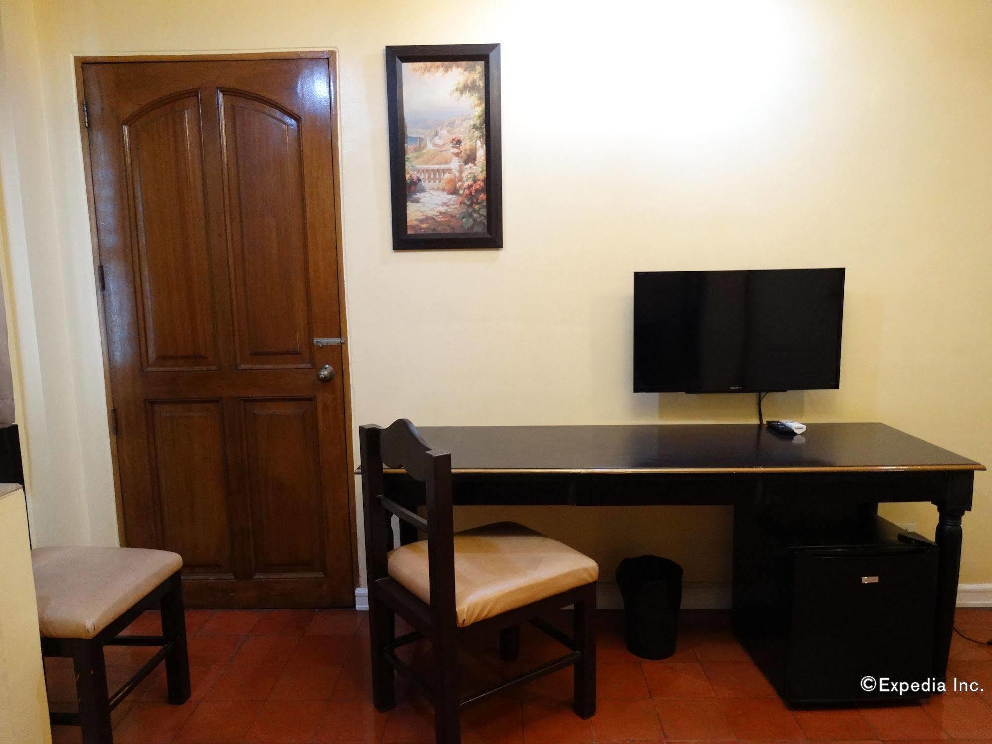 White Knight Hotel Intramuros Маніла Екстер'єр фото