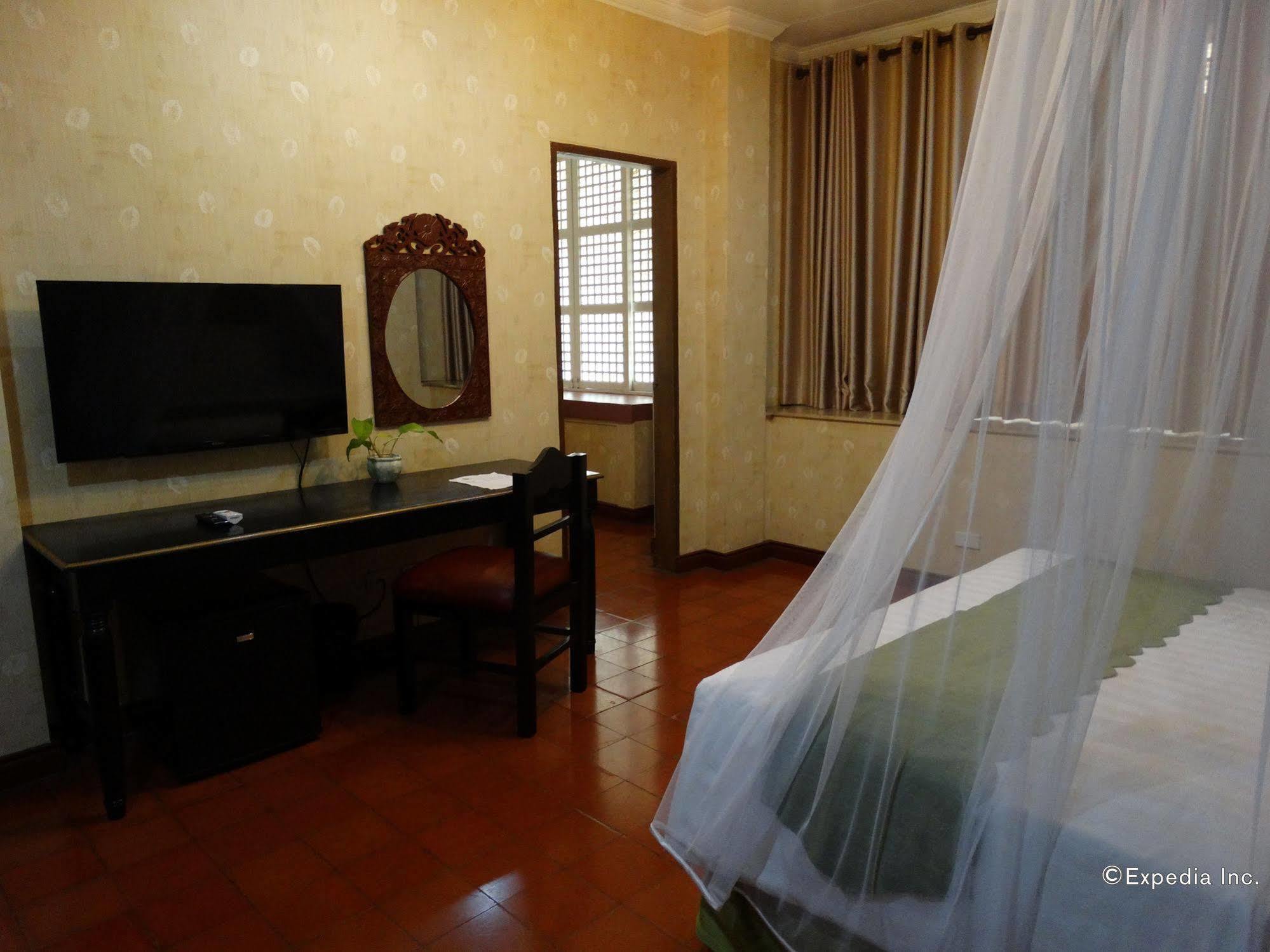 White Knight Hotel Intramuros Маніла Екстер'єр фото