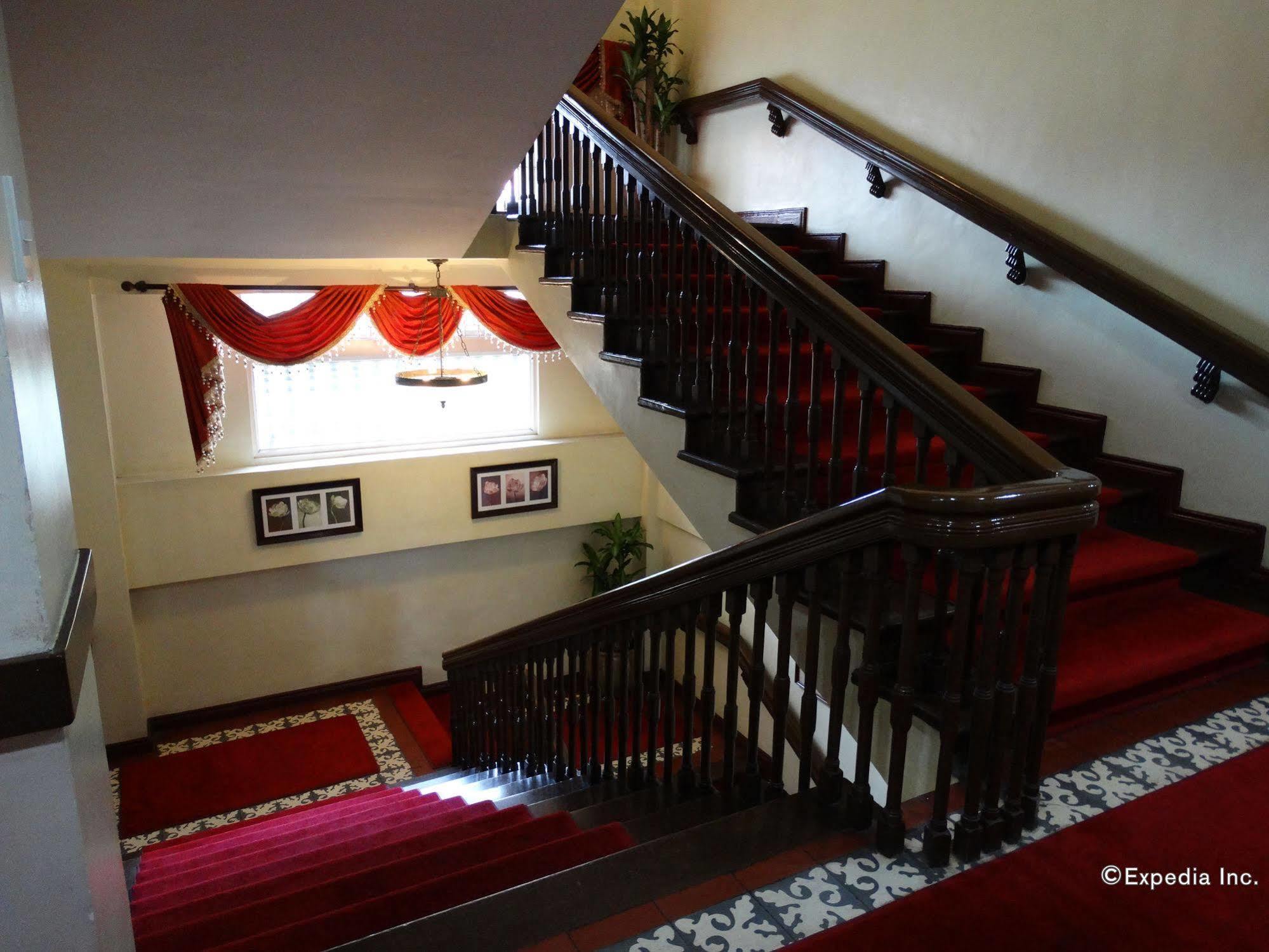 White Knight Hotel Intramuros Маніла Екстер'єр фото