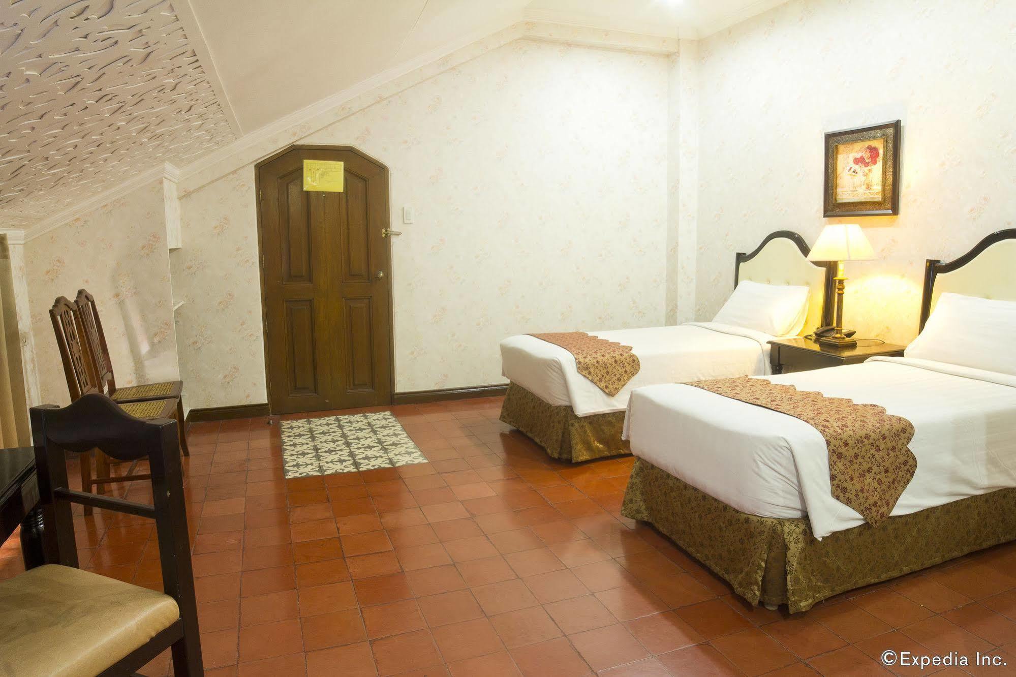 White Knight Hotel Intramuros Маніла Екстер'єр фото