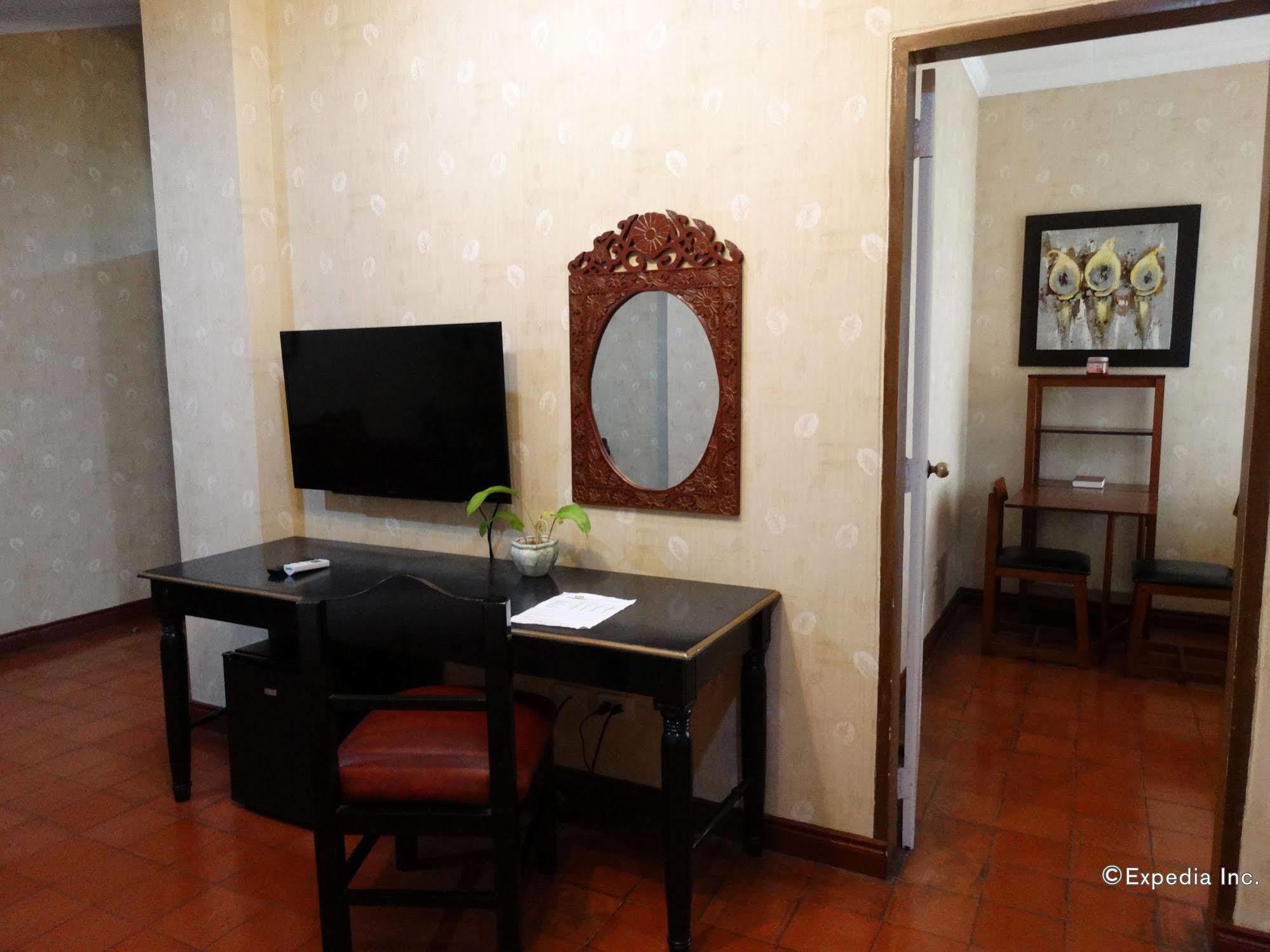 White Knight Hotel Intramuros Маніла Екстер'єр фото