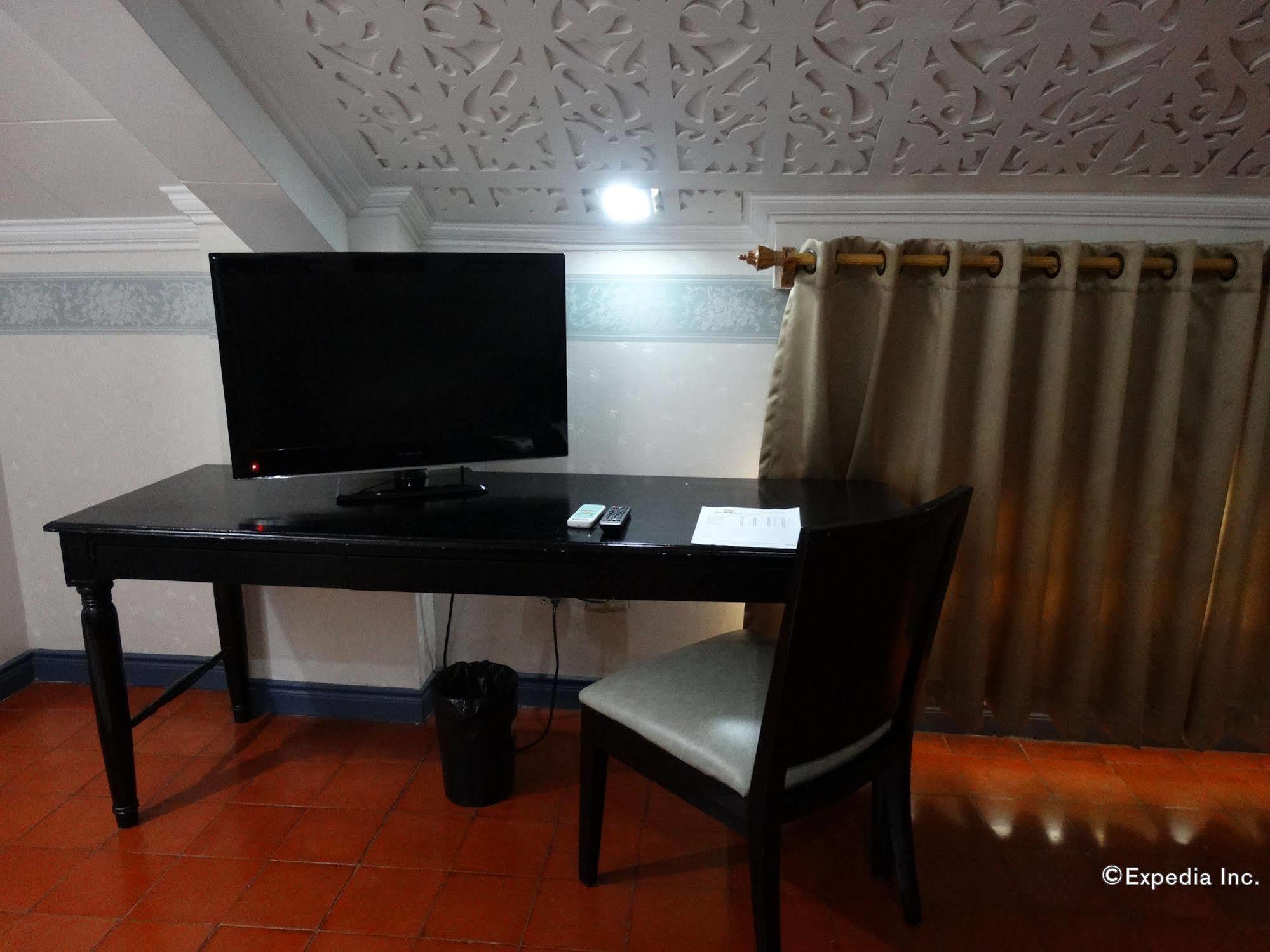 White Knight Hotel Intramuros Маніла Екстер'єр фото