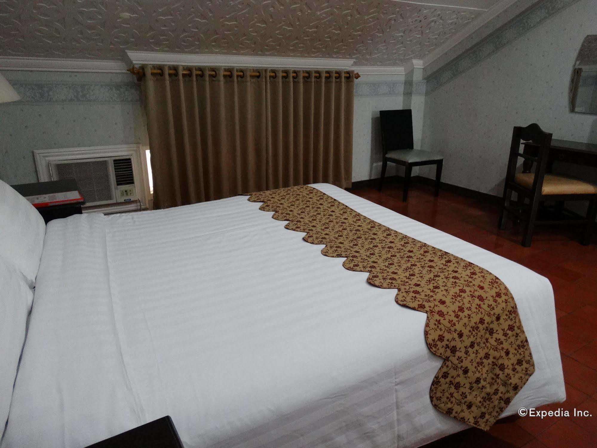 White Knight Hotel Intramuros Маніла Екстер'єр фото