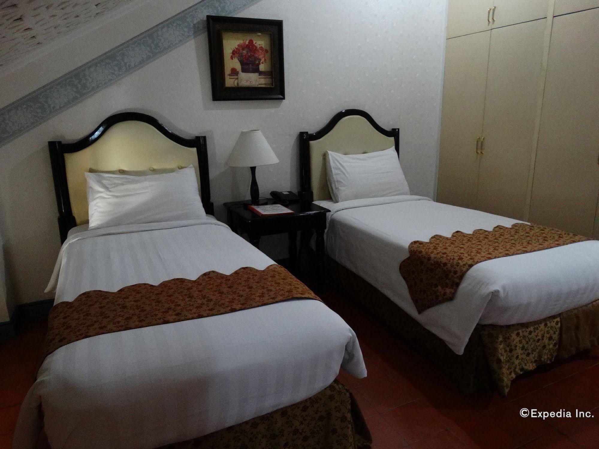 White Knight Hotel Intramuros Маніла Екстер'єр фото