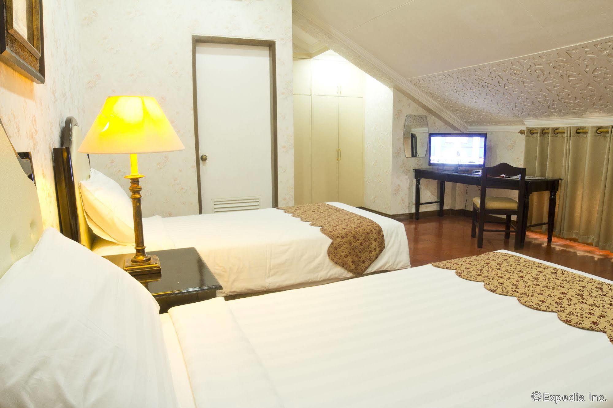 White Knight Hotel Intramuros Маніла Екстер'єр фото
