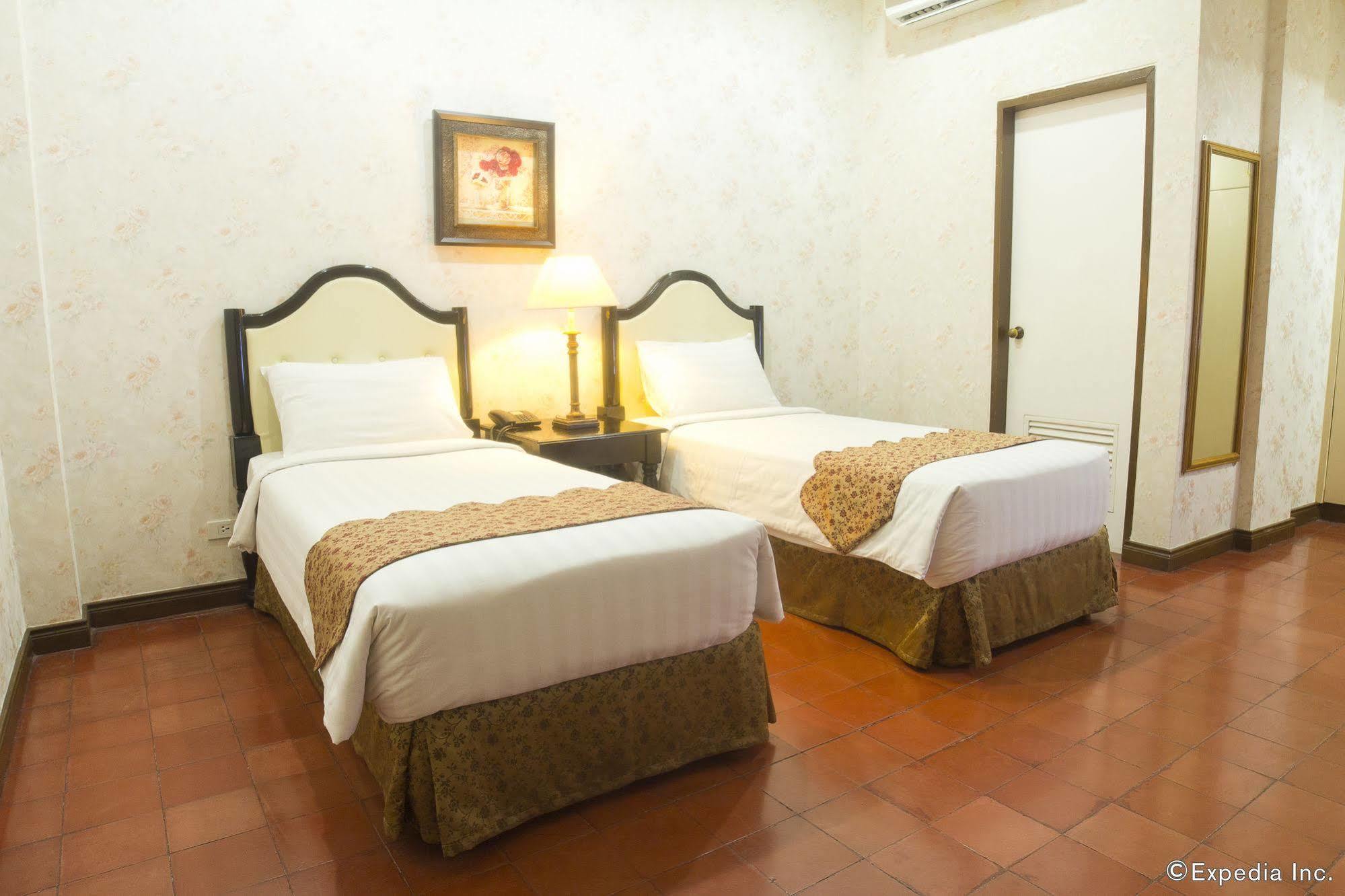 White Knight Hotel Intramuros Маніла Екстер'єр фото